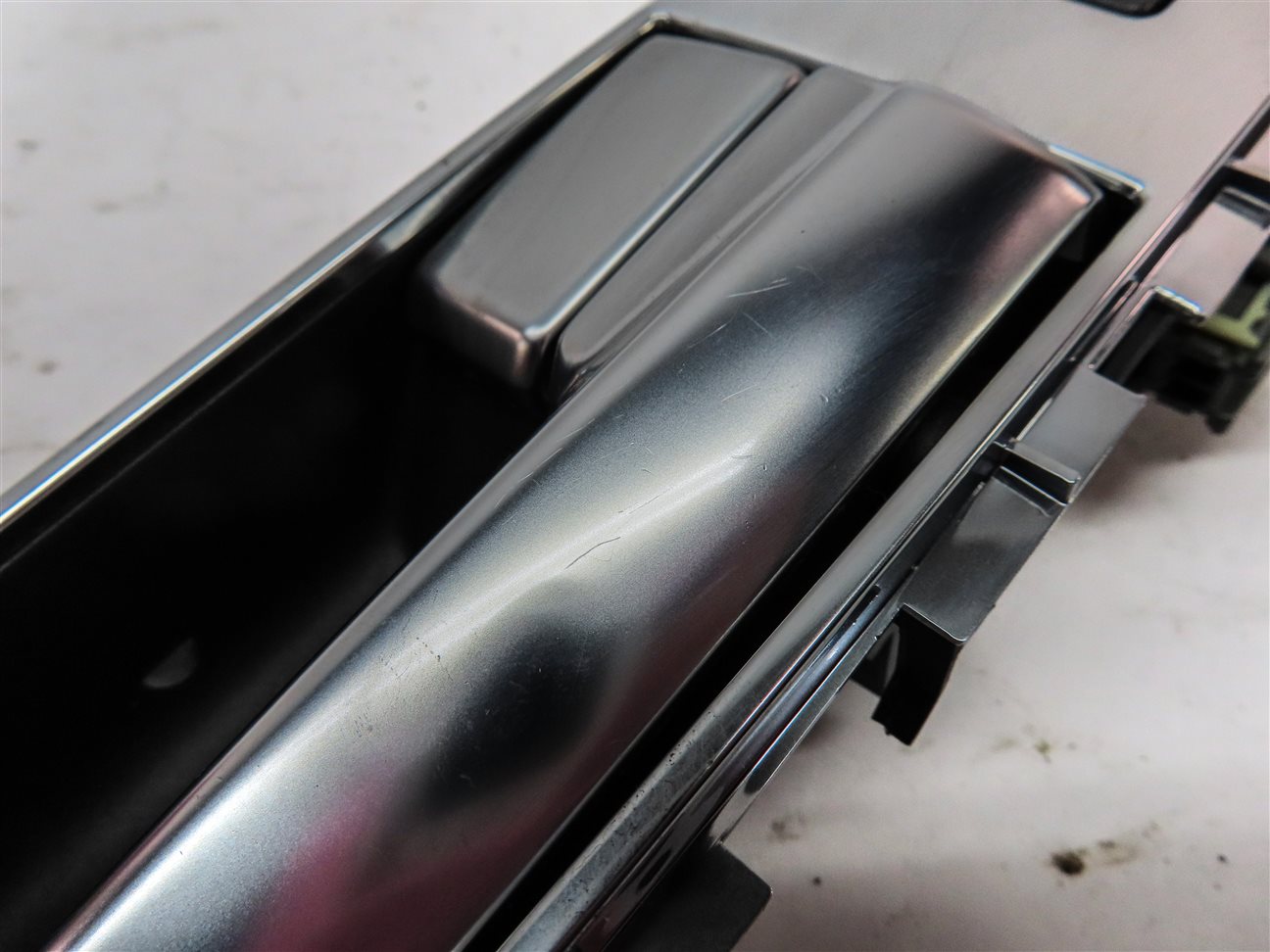 Thumbnail 7: 10-16 LR4 RANGE ROVER SPORT (L320) RIGHT FRONT PASSENGER INTERIOR DOOR HANDLE