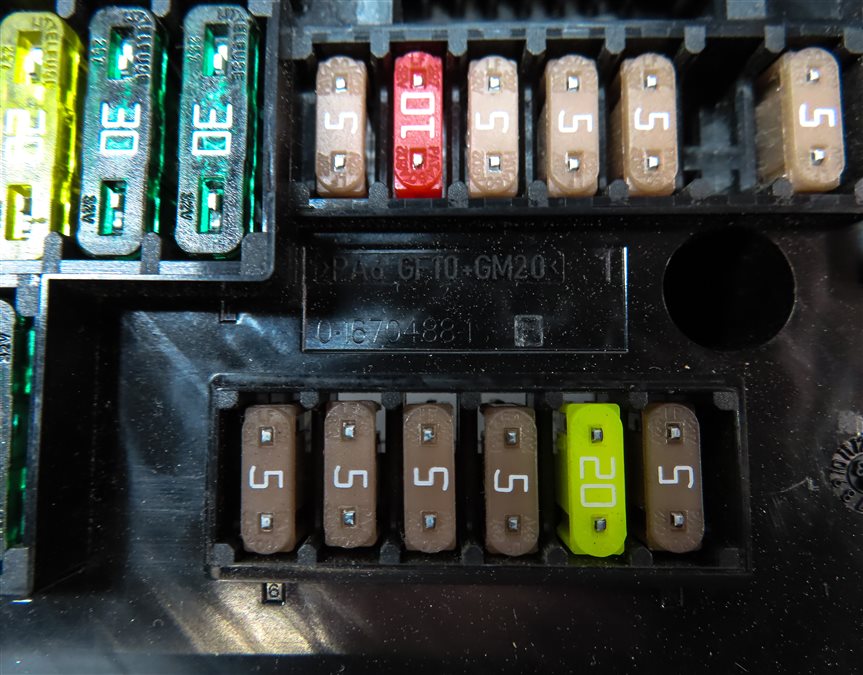 Thumbnail 4: 2014 BMW 535Xi (F10) 3.0L TURBO (N55) ENGINE FRONT POWER DISTRIBUTION FUSE BOX
