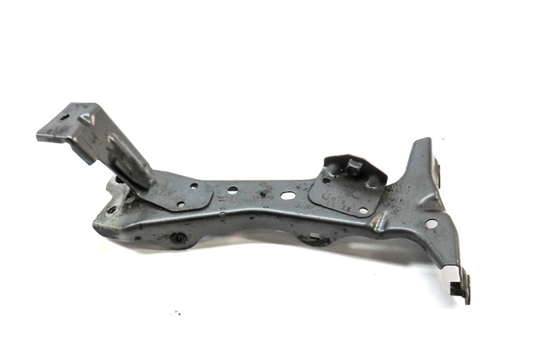 Thumbnail 2: 2016 AUDI A3 (8V) FRONT RIGHT PASSENGER FENDER MOUNT SUPPORT BRACKET