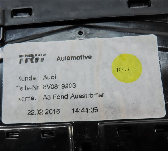 Thumbnail 6: 2016 AUDI A3 (8V) REAR CENTER CONSOLE HEAT AIR AC HVAC DUAL VENT (BLACK)