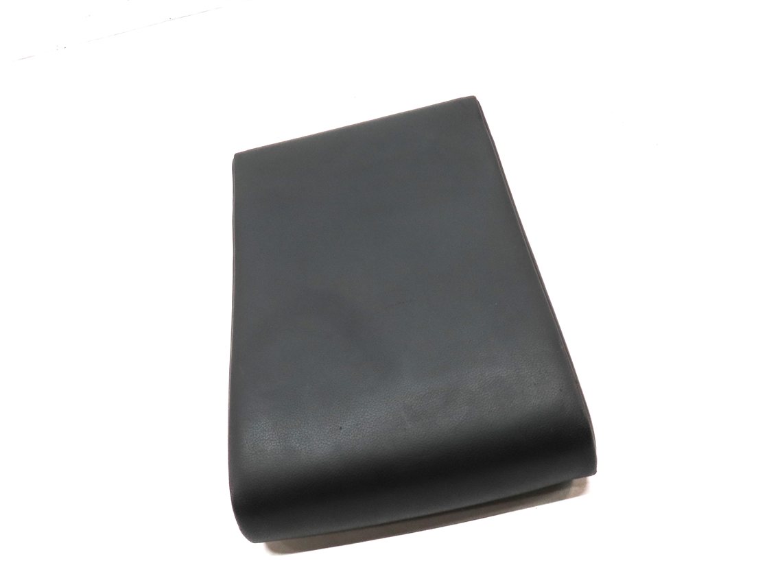 Thumbnail 3: 17-23 ROVER DISCOVERY DEFENDER L462 REAR CENTER SEAT ARMREST CUPHOLDER (BLACK)