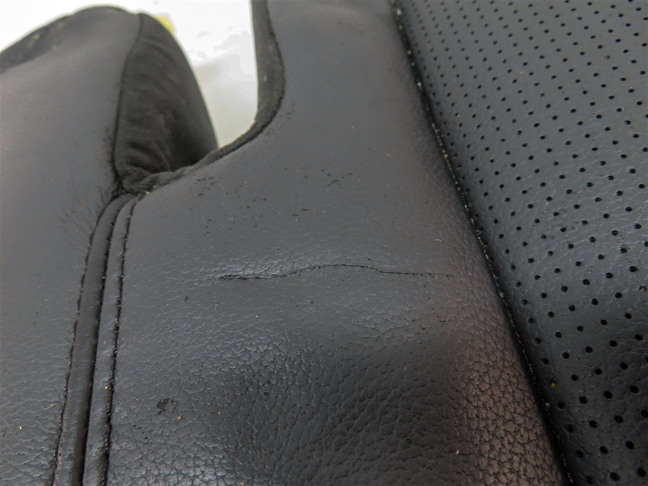 Thumbnail 9: 2017 LAND ROVER DISCOVERY (L462) REAR LEFT 2nd ROW BOTTOM SEAT CUSHION (BLACK)