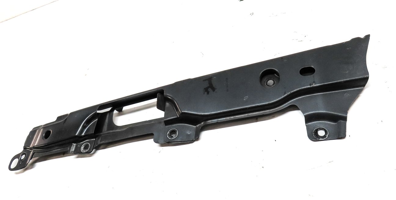 2017 LAND ROVER DISCOVERY (L462) FRONT LEFT DRIVER FENDER MOUNT BRACKET
