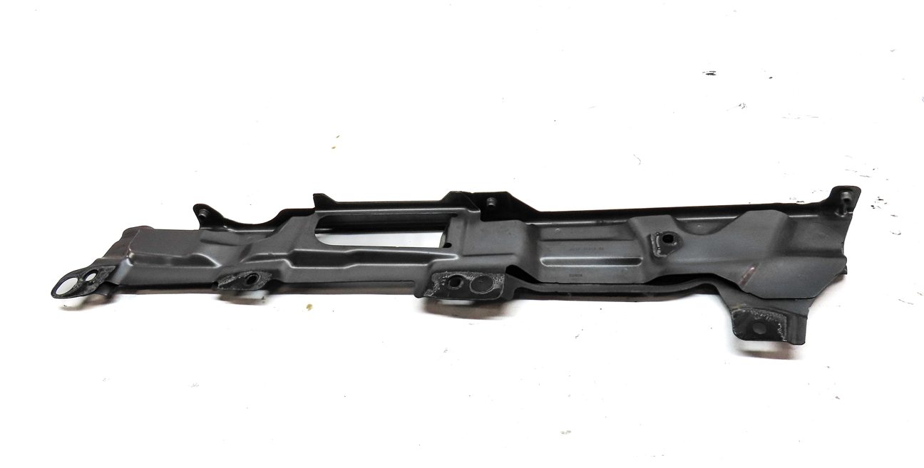 Thumbnail 5: 2017 LAND ROVER DISCOVERY (L462) FRONT RIGHT PASSENGER FENDER MOUNT BRACKET