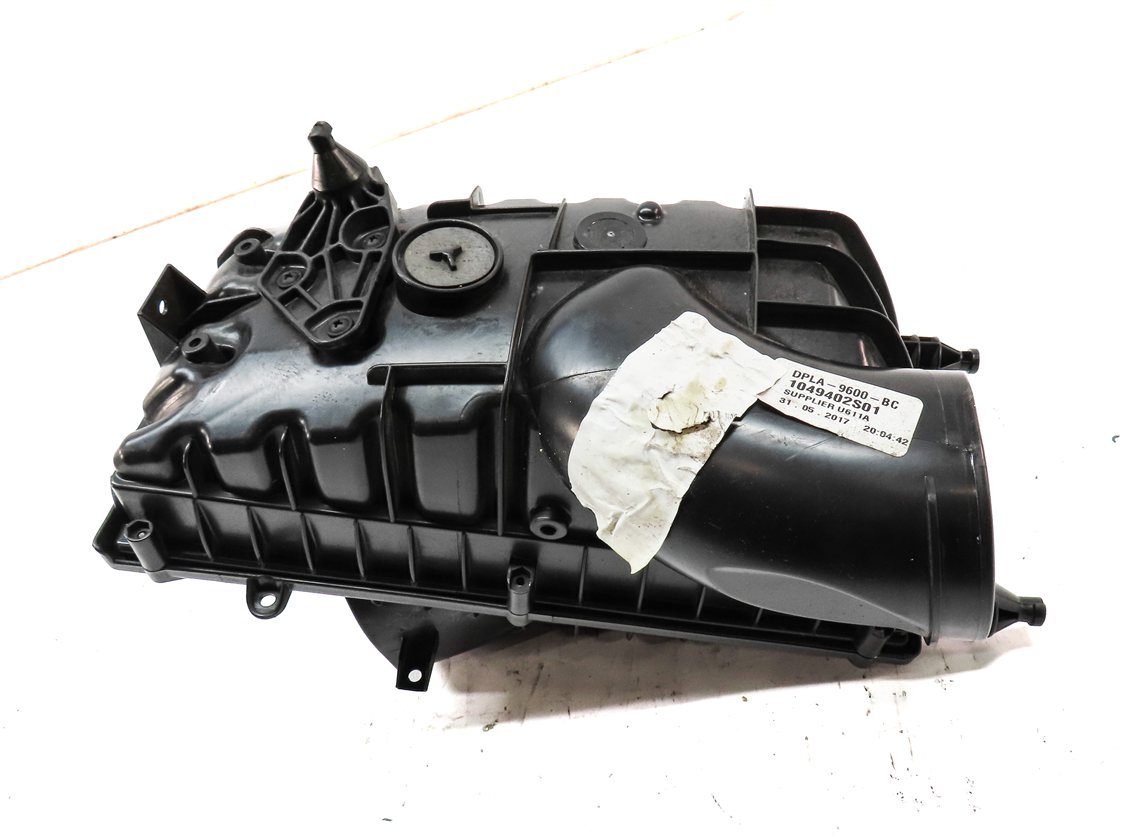 Thumbnail 2: 15-19 RANGE ROVER SPORT DISCOVERY (L405 L462 L494) 3.0L - RIGHT AIR FILTER BOX