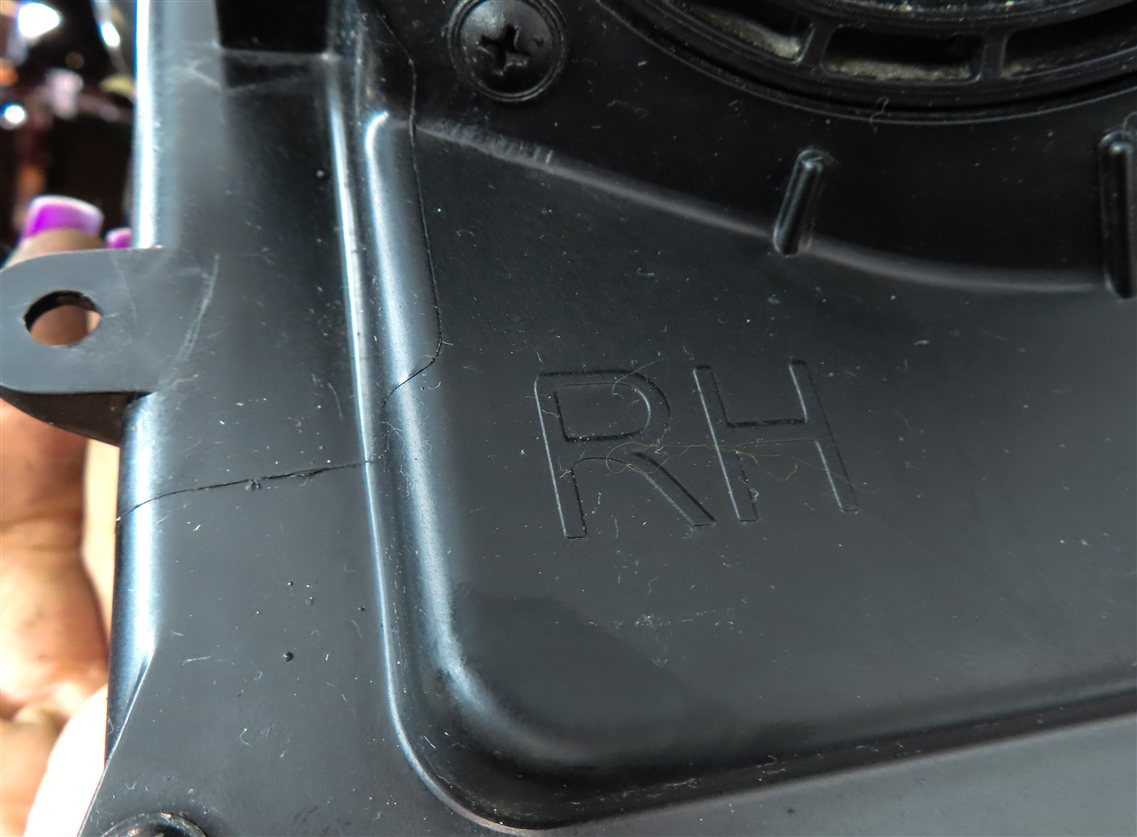 Thumbnail 6: 15-19 RANGE ROVER SPORT DISCOVERY (L405 L462 L494) 3.0L - RIGHT AIR FILTER BOX