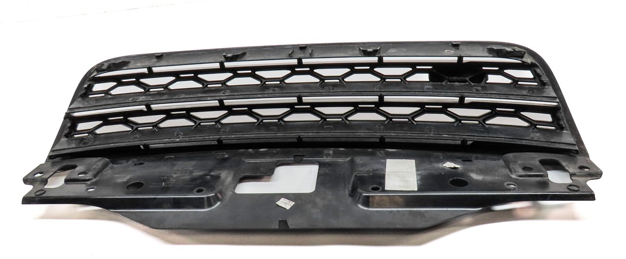 Thumbnail 6: 2017-2020 LAND ROVER DISCOVERY (L462) FRONT UPPER CENTER HOOD GRILLE AIR VENT