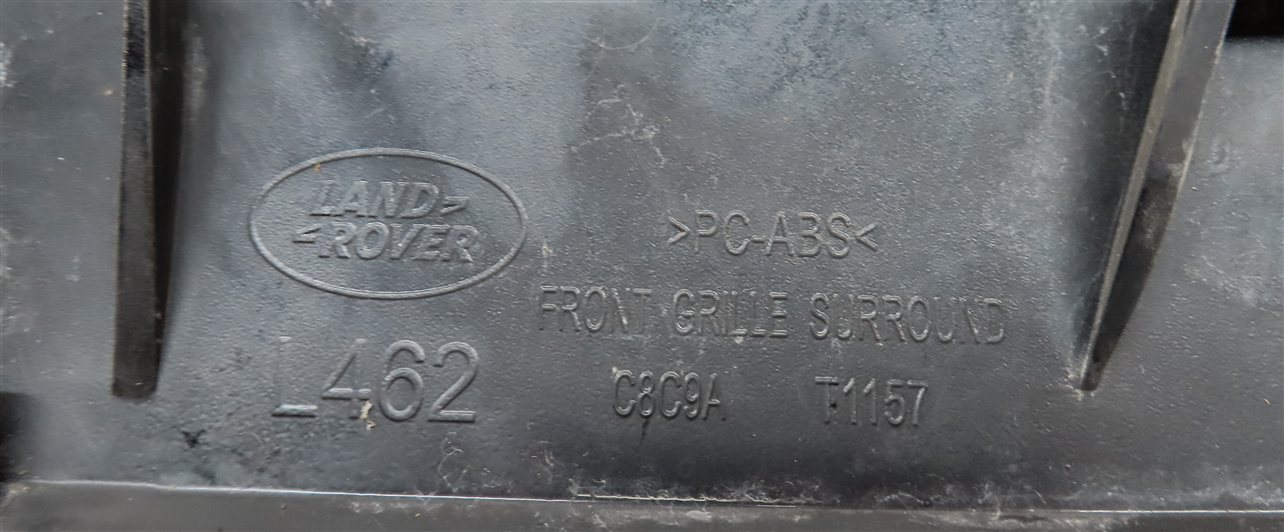 Thumbnail 8: 2017-2020 LAND ROVER DISCOVERY (L462) FRONT UPPER CENTER HOOD GRILLE AIR VENT