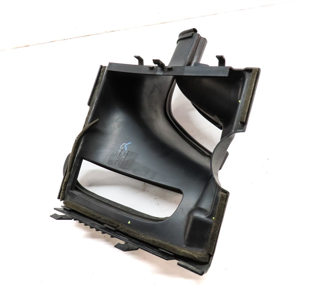 Thumbnail 2: 17 LAND ROVER DISCOVERY (L462) FRONT LEFT DRIVER BUMPER RADIATOR DUCT DEFELCTOR