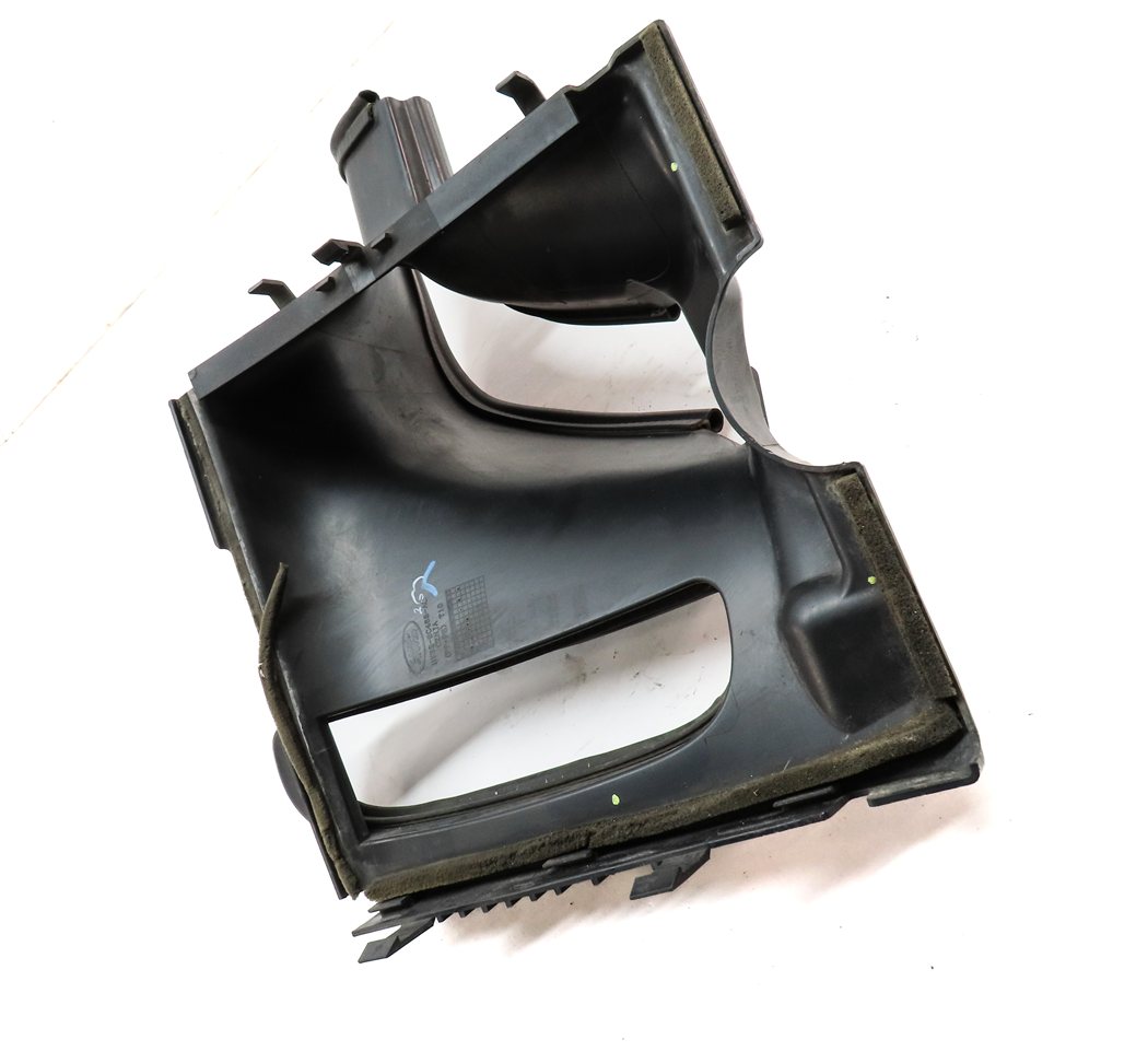 Thumbnail 3: 17 LAND ROVER DISCOVERY (L462) FRONT LEFT DRIVER BUMPER RADIATOR DUCT DEFELCTOR