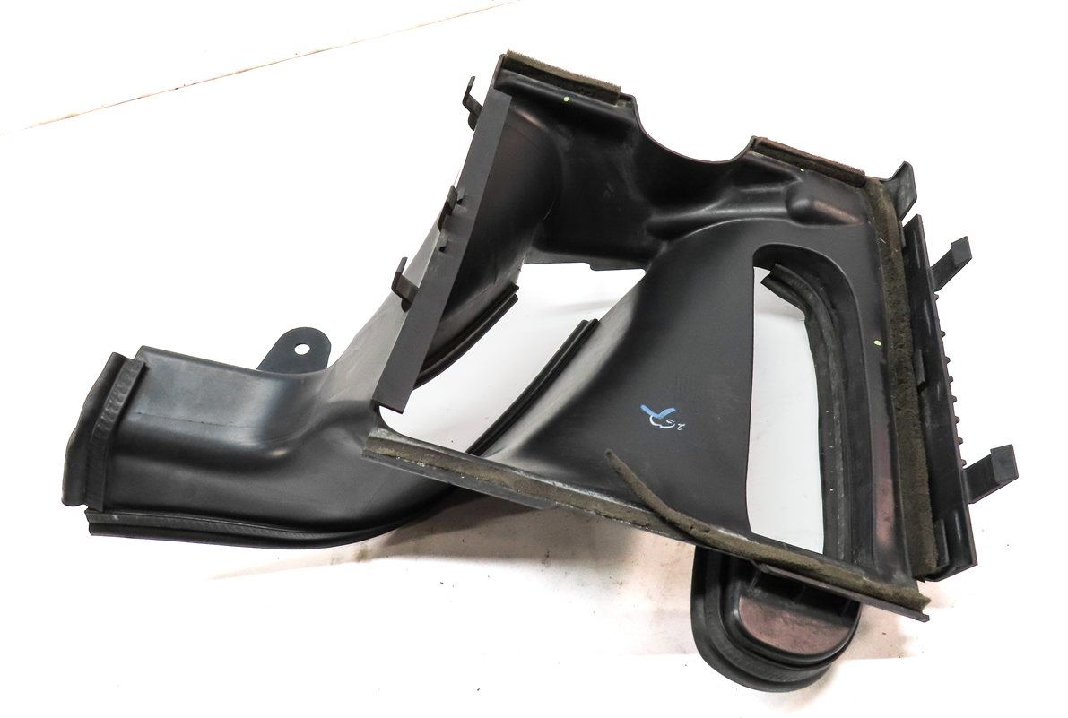 Thumbnail 4: 17 LAND ROVER DISCOVERY (L462) FRONT LEFT DRIVER BUMPER RADIATOR DUCT DEFELCTOR