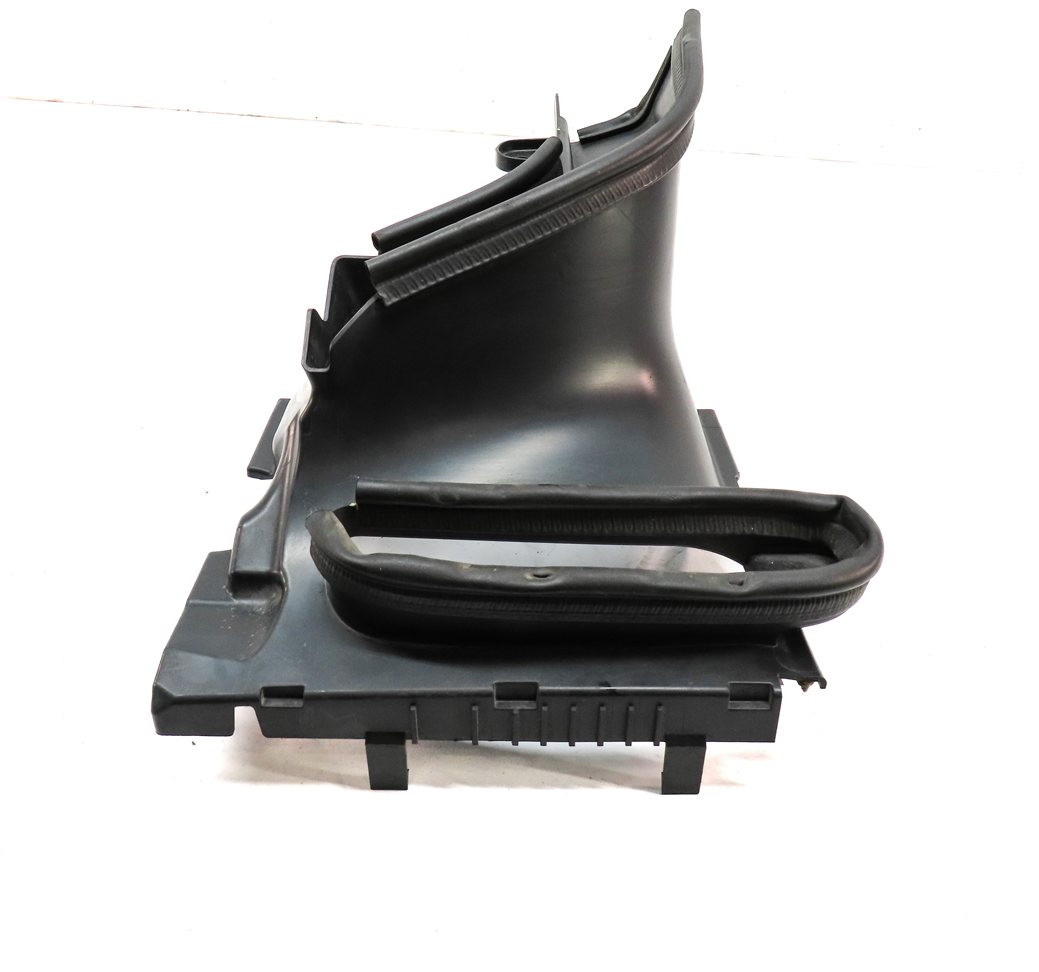 Thumbnail 6: 17 LAND ROVER DISCOVERY (L462) FRONT LEFT DRIVER BUMPER RADIATOR DUCT DEFELCTOR