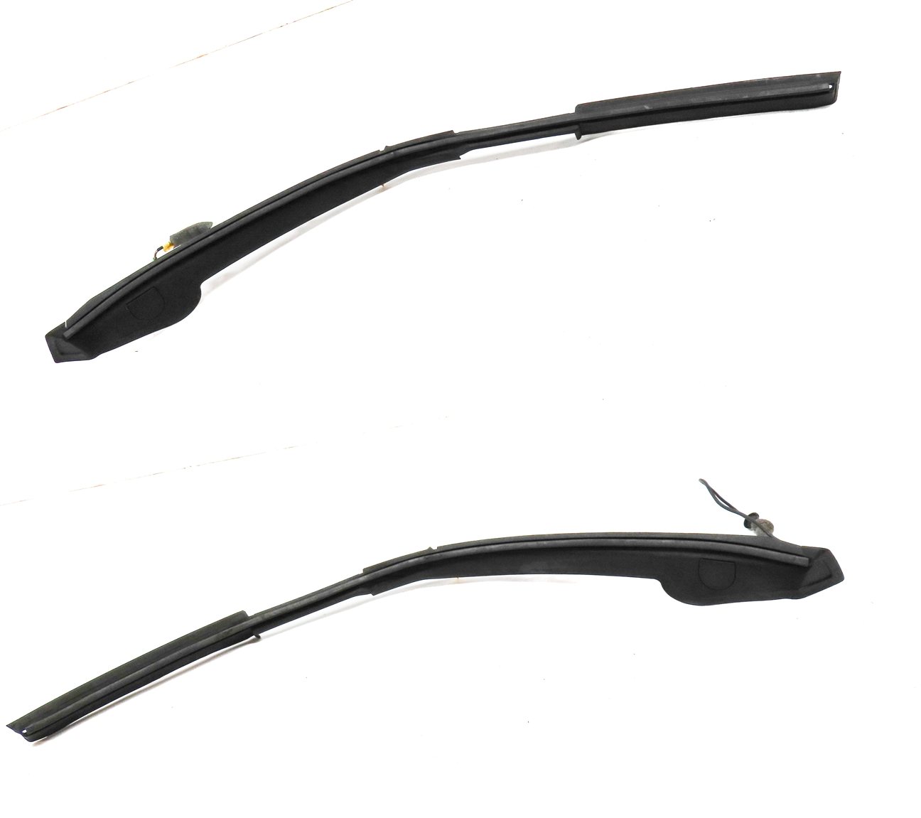 17 LAND ROVER DISCOVERY (L462) REAR LEFT & RIGHT TAILGATE ANTI PINCH SENSOR SET