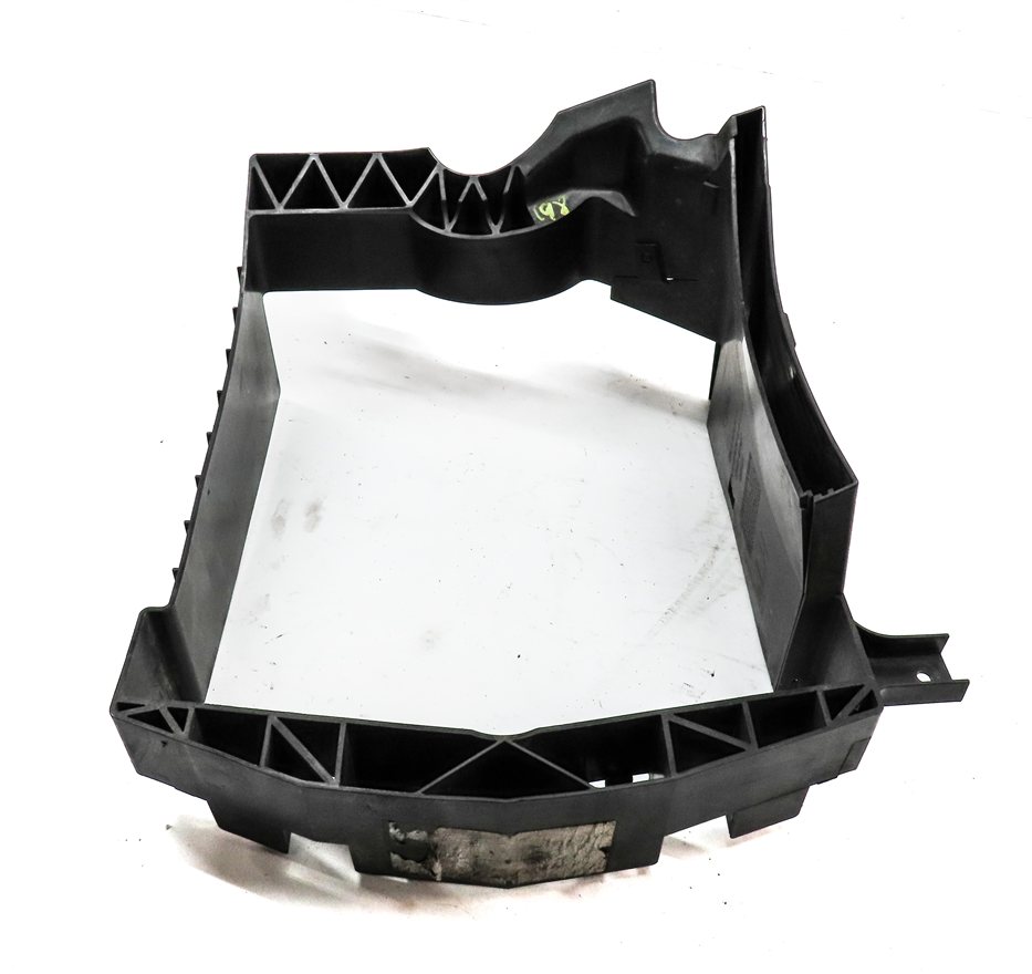 Thumbnail 2: 2017 LAND ROVER DISCOVERY (L462) FRONT LEFT DRIVER INTERCOOLER DUCT BAFFLE