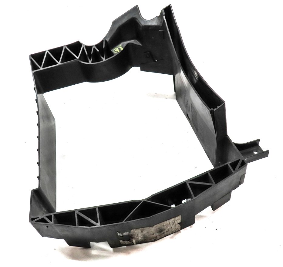 Thumbnail 3: 2017 LAND ROVER DISCOVERY (L462) FRONT LEFT DRIVER INTERCOOLER DUCT BAFFLE