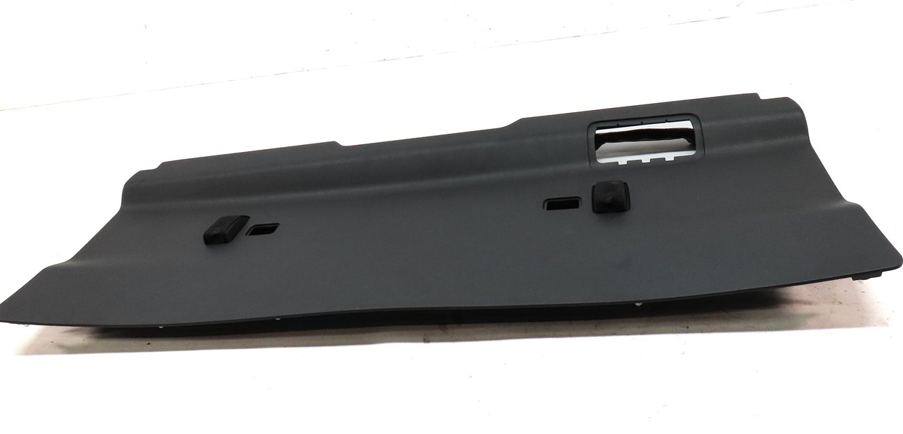 Thumbnail 2: 17-20 LAND ROVER DISCOVERY L462 REAR TAILGATE LOWER HATCH DECKLID TRIM PANEL