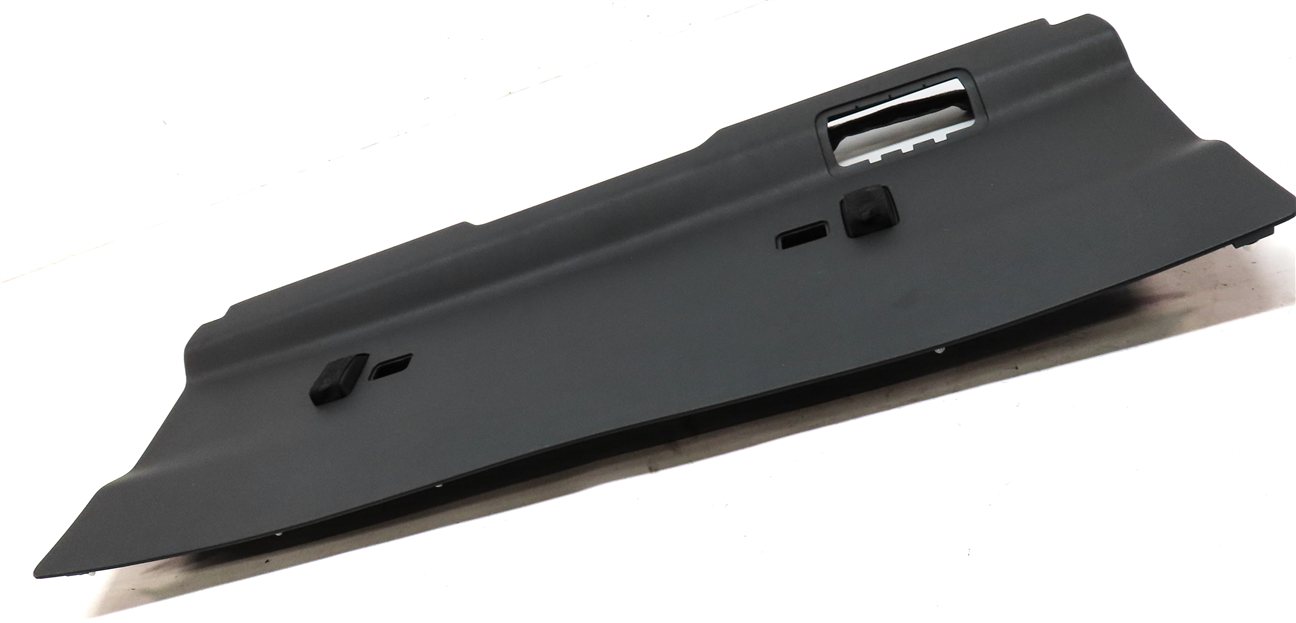 Thumbnail 3: 17-20 LAND ROVER DISCOVERY L462 REAR TAILGATE LOWER HATCH DECKLID TRIM PANEL