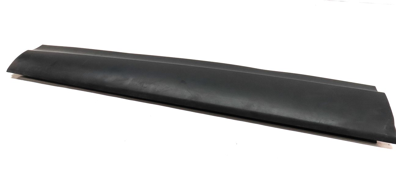 2017 LAND ROVER DISCOVERY (L462) FRONT LEFT DRIVER LOWER DOOR TRIM MOULDING