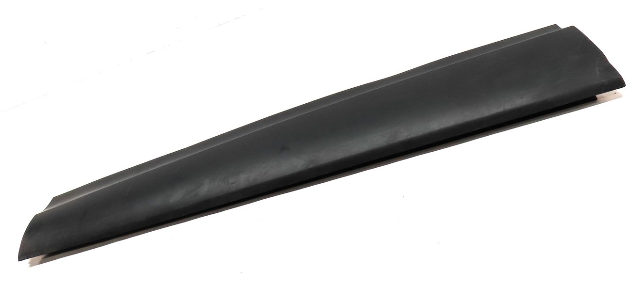 Thumbnail 3: 2017 LAND ROVER DISCOVERY (L462) FRONT LEFT DRIVER LOWER DOOR TRIM MOULDING