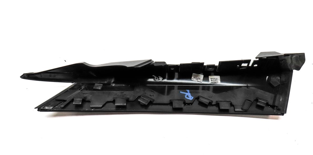 Thumbnail 5: 2017 LAND ROVER DISCOVERY (L462) REAR RIGHT QUARTER PANEL GLASS TRIM (BLACK)