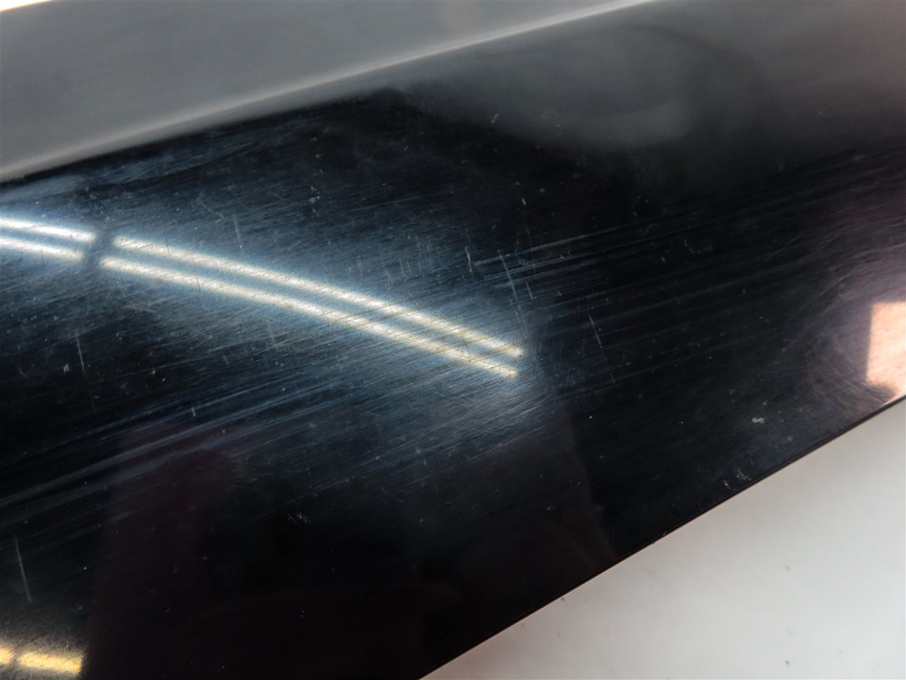 Thumbnail 8: 2017 LAND ROVER DISCOVERY (L462) REAR RIGHT QUARTER PANEL GLASS TRIM (BLACK)