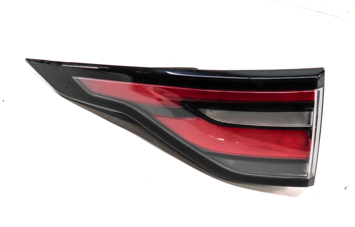 Thumbnail 1: 17-20 LAND ROVER DISCOVERY L462 REAR LEFT DRIVER OUTER QUARTER TAILLIGHT LAMP