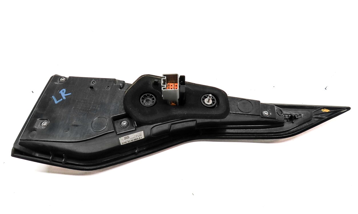 Thumbnail 4: 17-20 LAND ROVER DISCOVERY L462 REAR LEFT DRIVER OUTER QUARTER TAILLIGHT LAMP