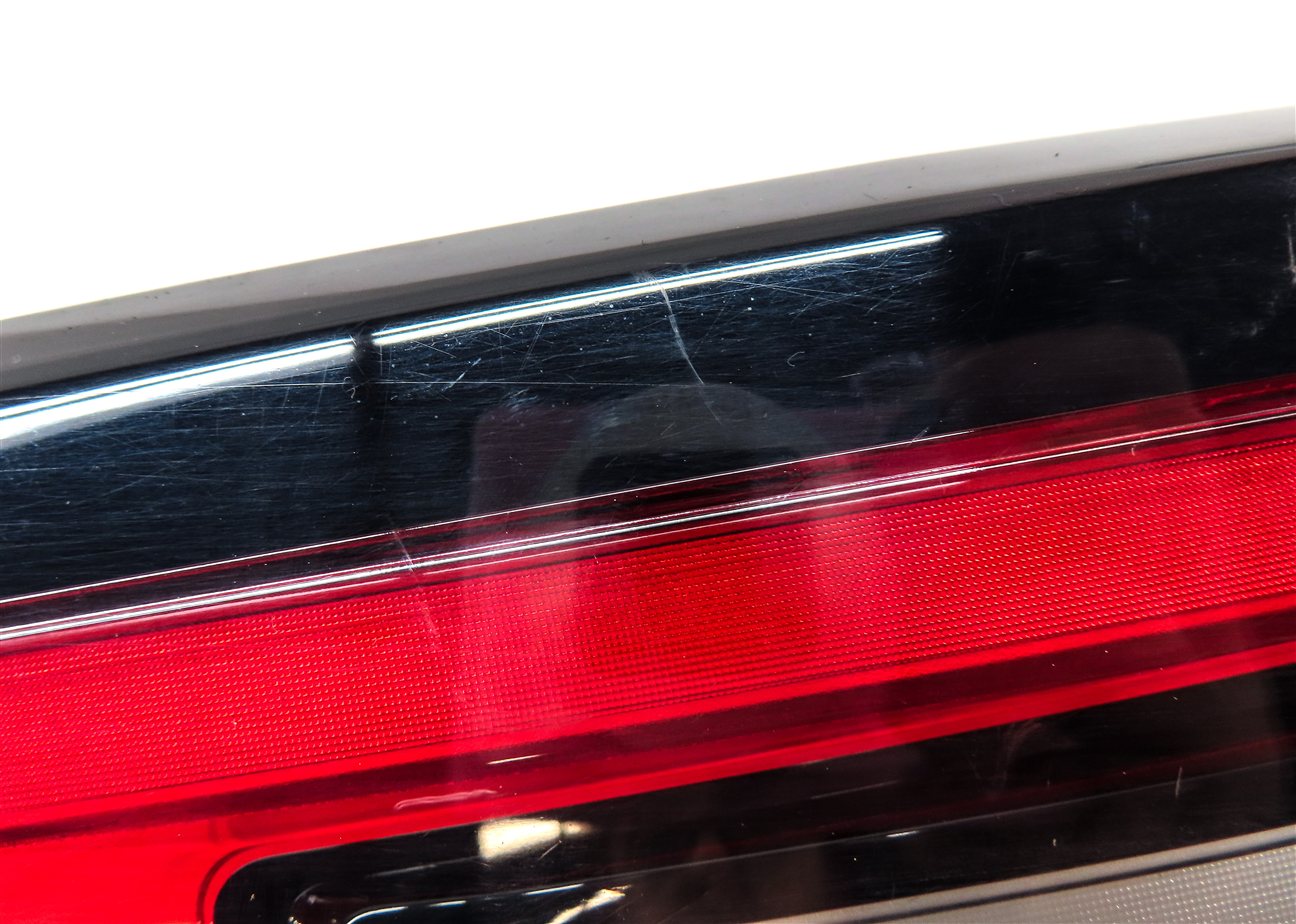 Thumbnail 7: 17-20 LAND ROVER DISCOVERY L462 REAR LEFT DRIVER OUTER QUARTER TAILLIGHT LAMP