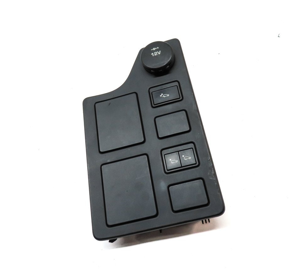 Thumbnail 3: 2017 LAND ROVER DISCOVERY (L462) REAR POWER FOLD SEAT CARGO BUTTON CONTROL PANEL
