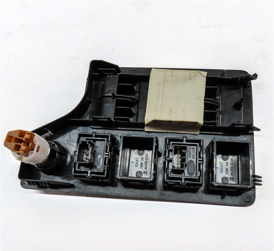 Thumbnail 6: 2017 LAND ROVER DISCOVERY (L462) REAR POWER FOLD SEAT CARGO BUTTON CONTROL PANEL
