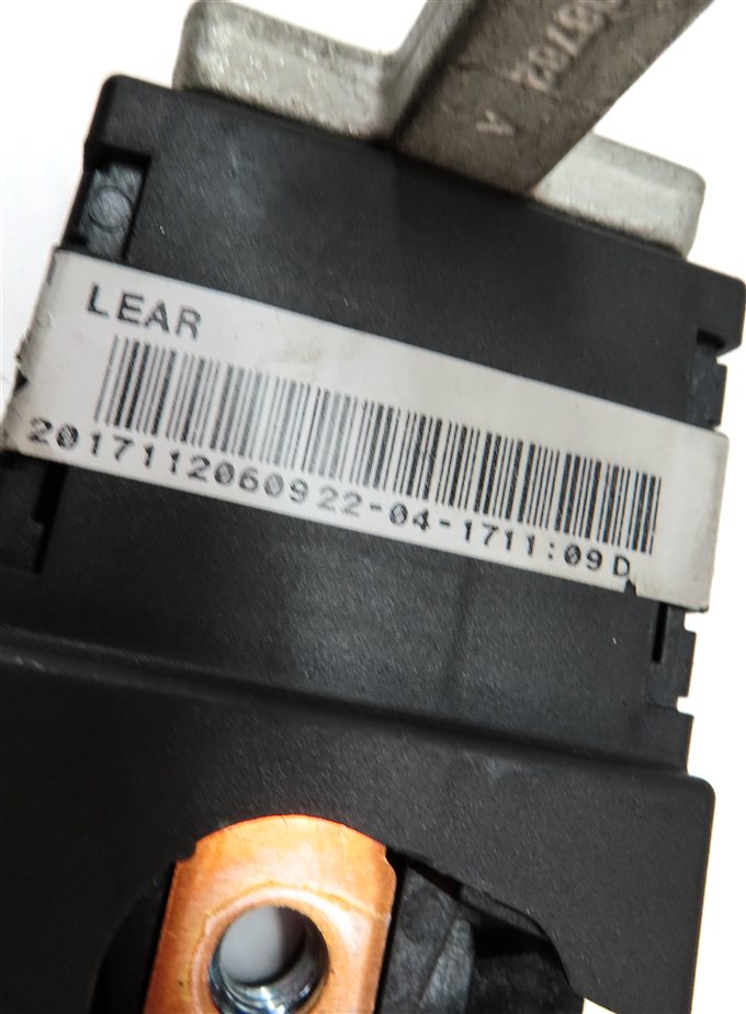 Thumbnail 6: 2017 LAND ROVER DISCOVERY (L462) POSITIVE BATTERY CABLE TERMINAL FUSE PLATE