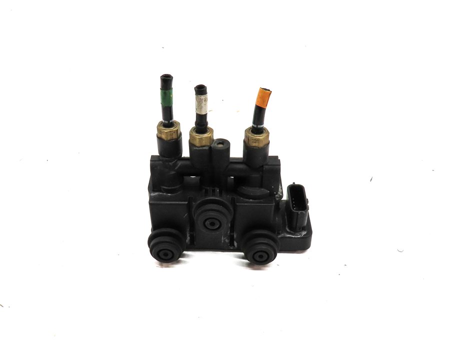 Thumbnail 2: 2017 LAND ROVER DISCOVERY (L462) FRONT RIGHT AIR SUSPENSION VALVE BLOCK