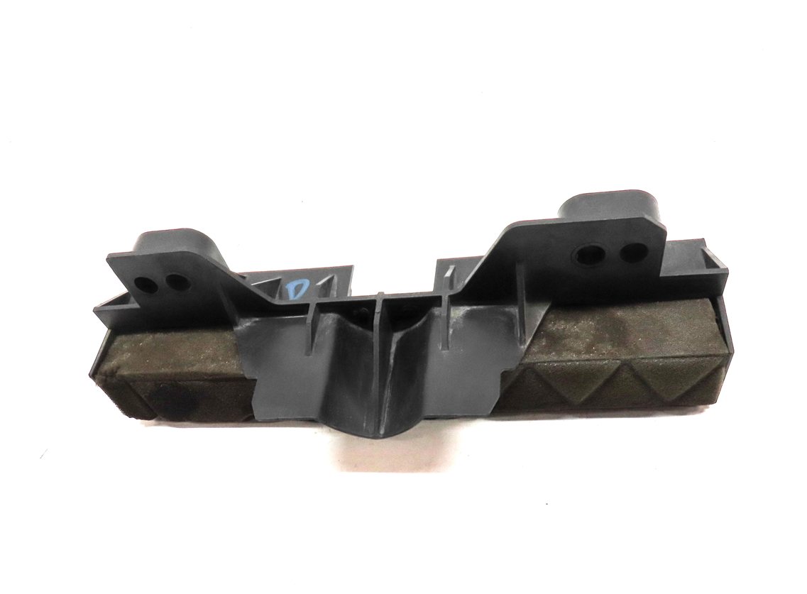 Thumbnail 2: 2017 LAND ROVER DISCOVERY L462 FRONT LEFT or RIGHT AUX RADIATOR SUPPORT BRACKET
