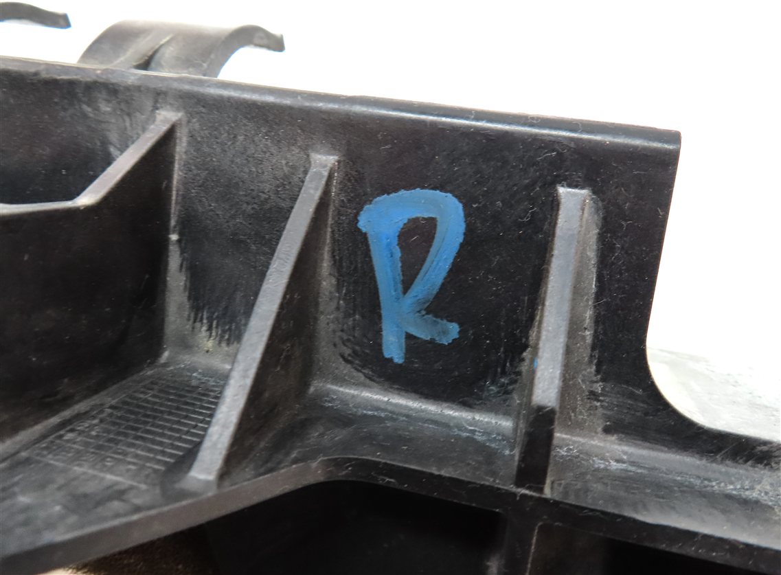 Thumbnail 7: 2017 LAND ROVER DISCOVERY L462 FRONT LEFT or RIGHT AUX RADIATOR SUPPORT BRACKET