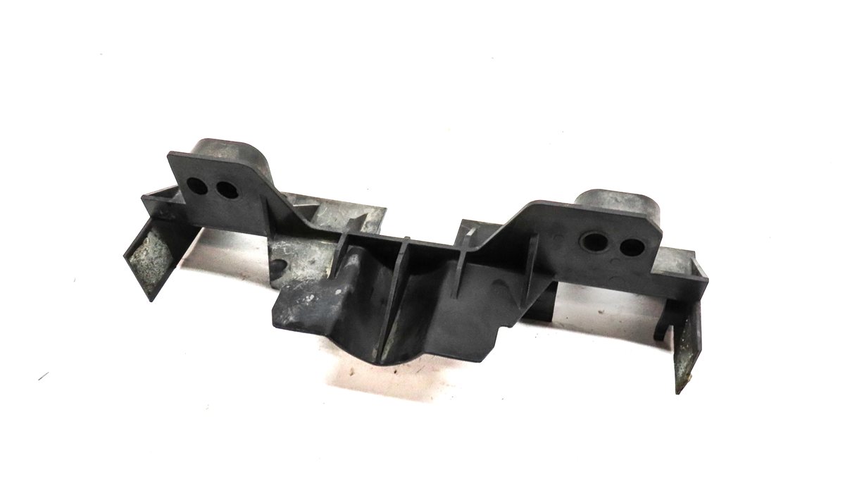 Thumbnail 1: 2017 LAND ROVER DISCOVERY L462 FRONT LEFT or RIGHT AUX RADIATOR SUPPORT BRACKET