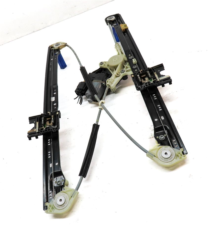 Thumbnail 3: 17-21 LAND ROVER DISCOVERY L462 REAR LEFT DOOR WINDOW REGULATOR w/ MOTOR