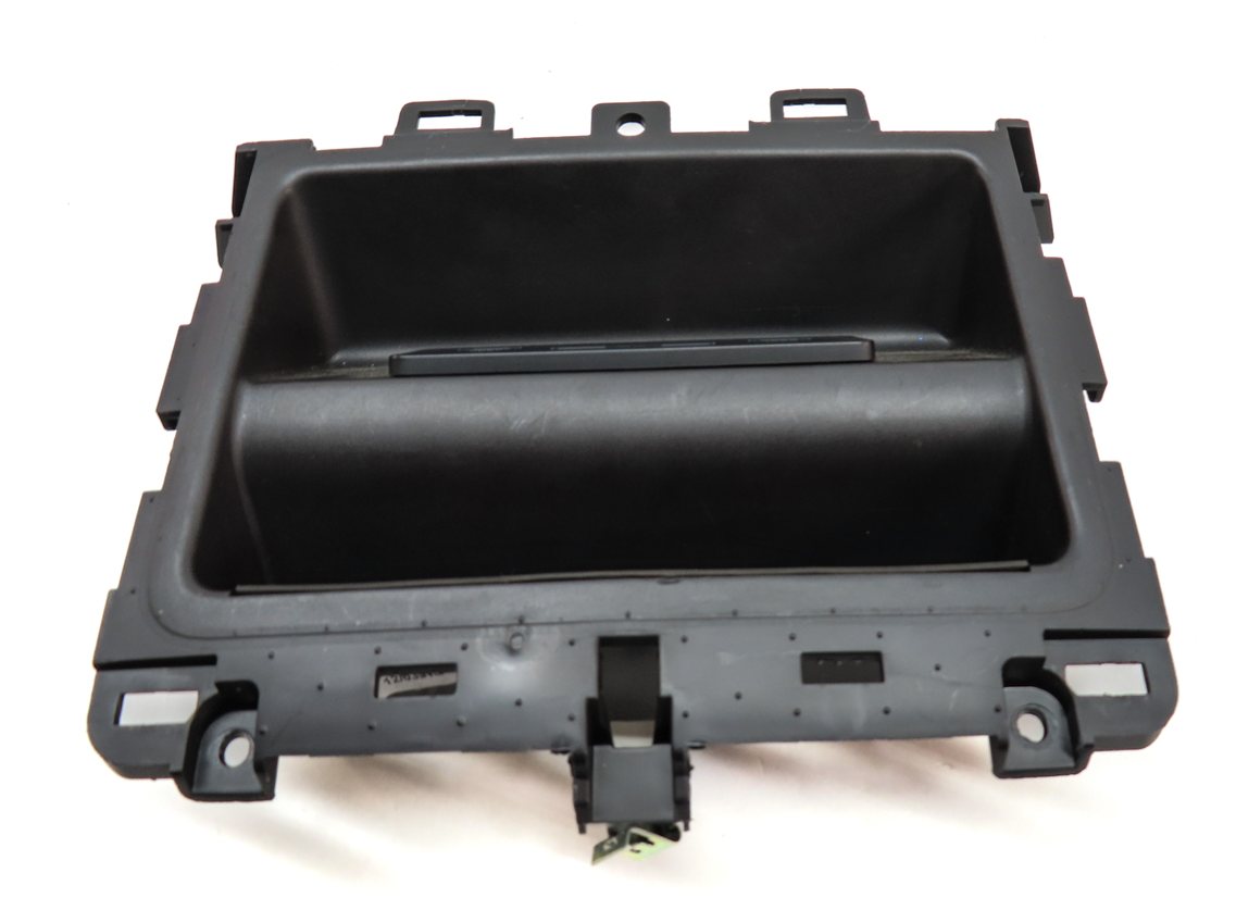 Thumbnail 4: 2017 LAND ROVER DISCOVERY L462 REAR MULTIMEDIA HDMI HUB USB INTERFACE JACK PORT