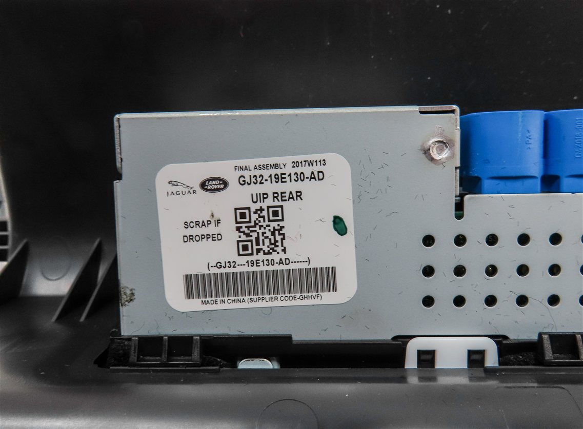 Thumbnail 7: 2017 LAND ROVER DISCOVERY L462 REAR MULTIMEDIA HDMI HUB USB INTERFACE JACK PORT