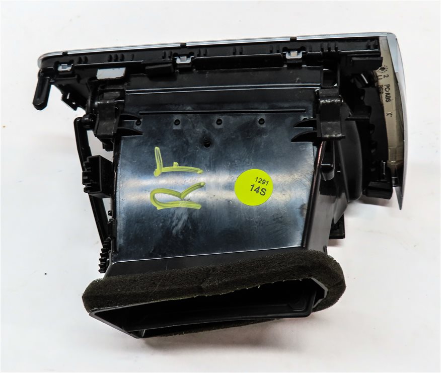 Thumbnail 5: 2012 AUDI A6 (C7 4G) FRONT RIGHT PASSENGER DASH HEAT AIR AC HVAC VENT (Black)