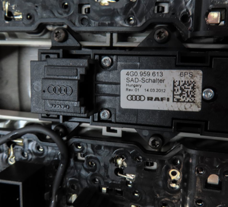 Thumbnail 7: 2012 AUDI A6 (C7 4G) FRONT OVERHEAD DOME LIGHT LAMP w/ SWITCHES (Black)