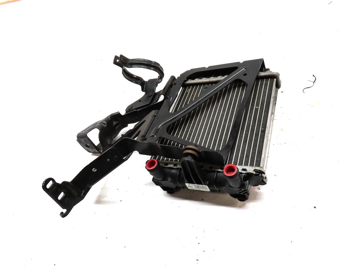 Thumbnail 5: 2012 AUDI A6 (C7 4G) 3.0L (CGXB) ENGINE LEFT AUXILIARY RADIATOR COOLER w/ MOUNT