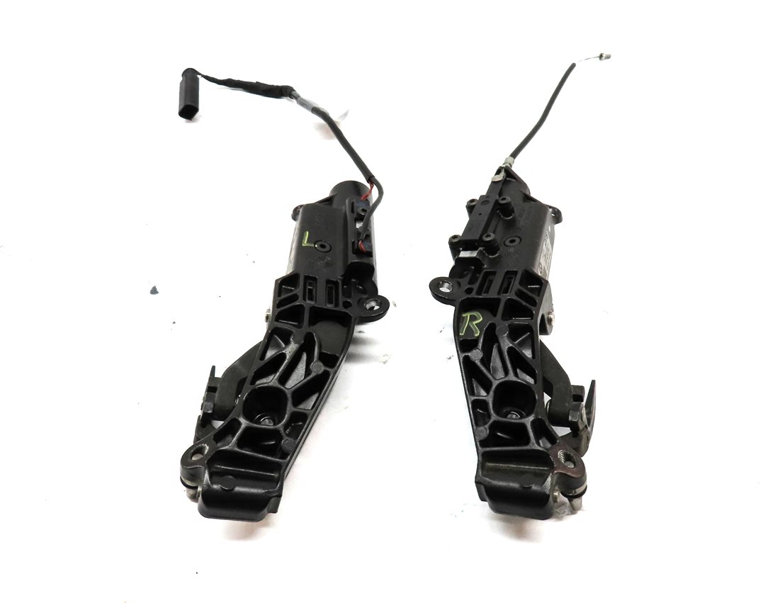 Thumbnail 2: 03 BMW Z4 CONVERTIBLE (E85) LEFT & RIGHT CONVERTIBLE TOP LIFT CATCH LATCH SET/2
