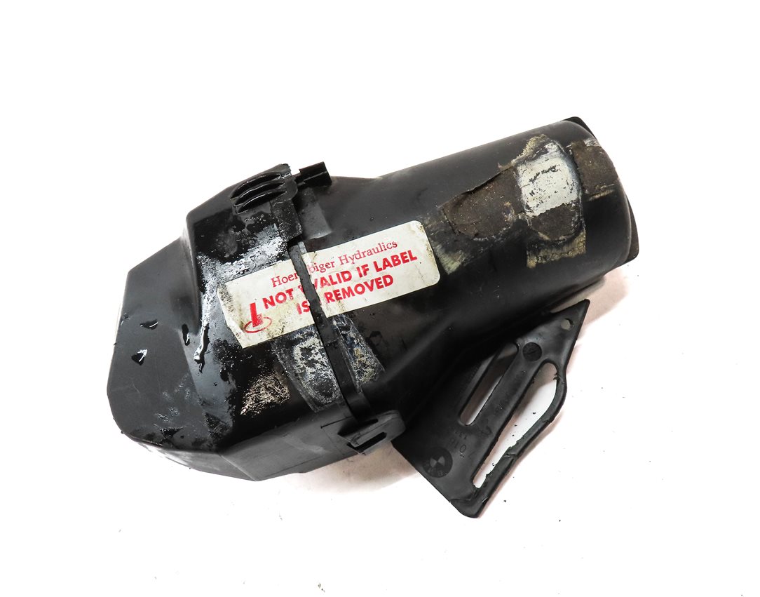 Thumbnail 3: 2003 BMW Z4 CONVERTIBLE (E85) CONVERTIBLE TOP HYDRAULIC LIFT PUMP HOUSING