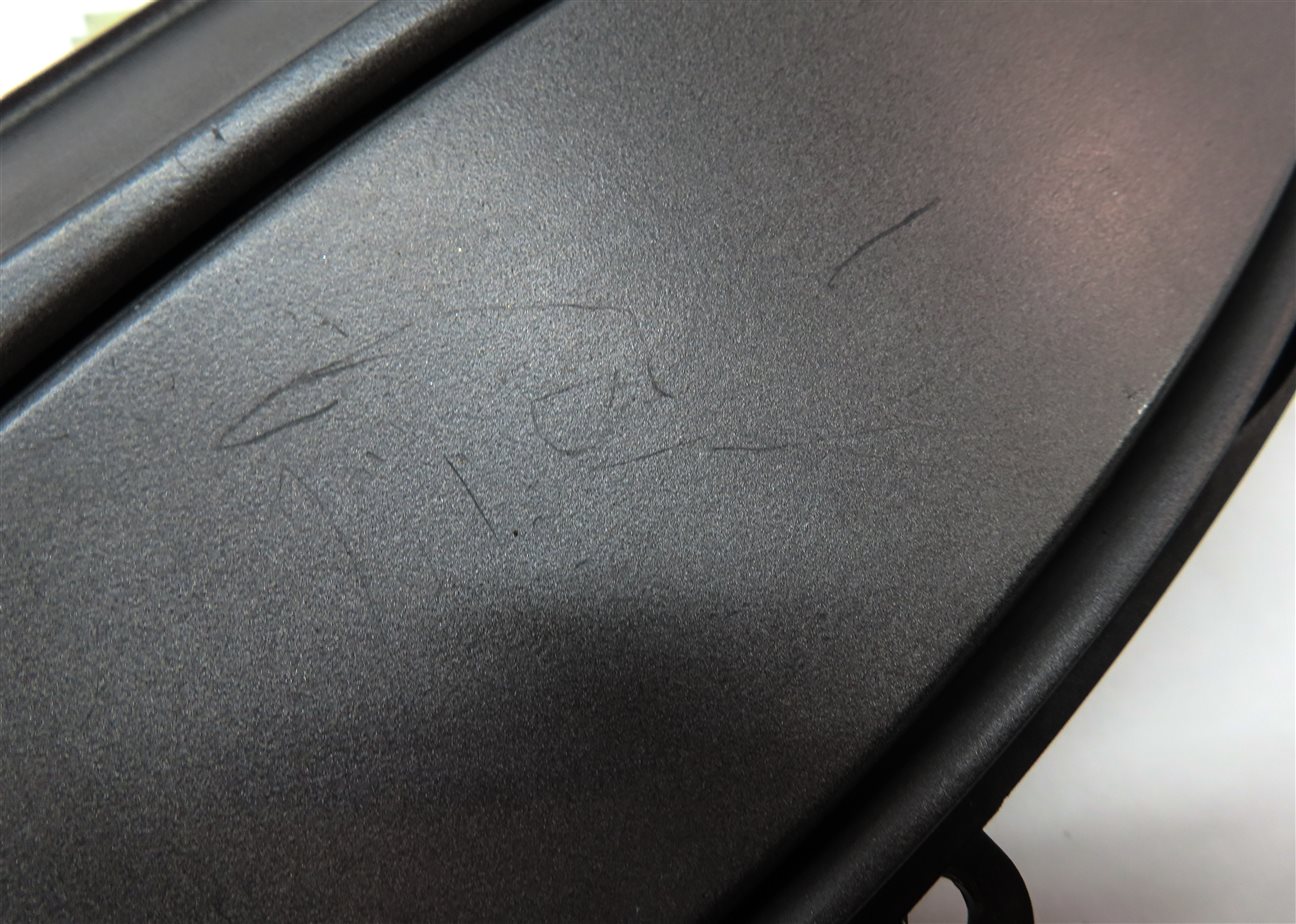 Thumbnail 7: 2003 BMW Z4 CONVERTIBLE (E85) FRONT CENTER CONSOLE ASHTRAY ASSEMBLY w/o INSERT
