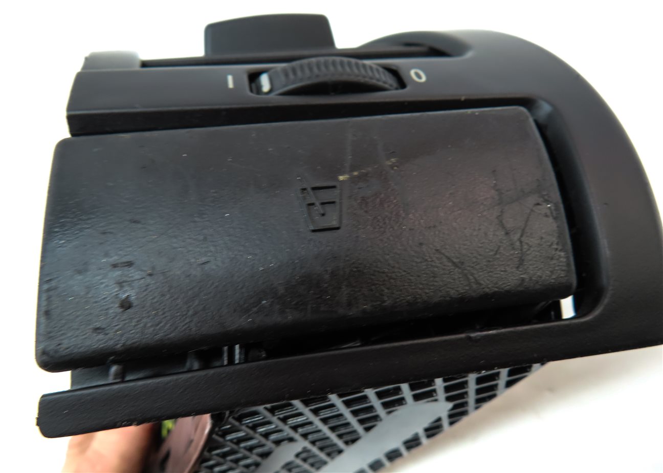 Thumbnail 7: 2003 BMW Z4 CONVERTIBLE (E85) RIGHT PASSENGER DASH HEAT AIR AC VENT CUPHOLDER