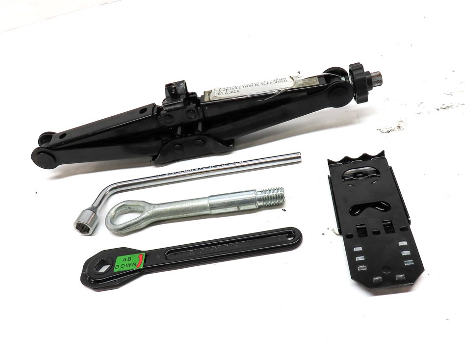 Thumbnail 3: 2015 MERCEDES GL550 (X166) EMERGENCY ROADSIDE JACK LUG TOW HOOK TOOL SET