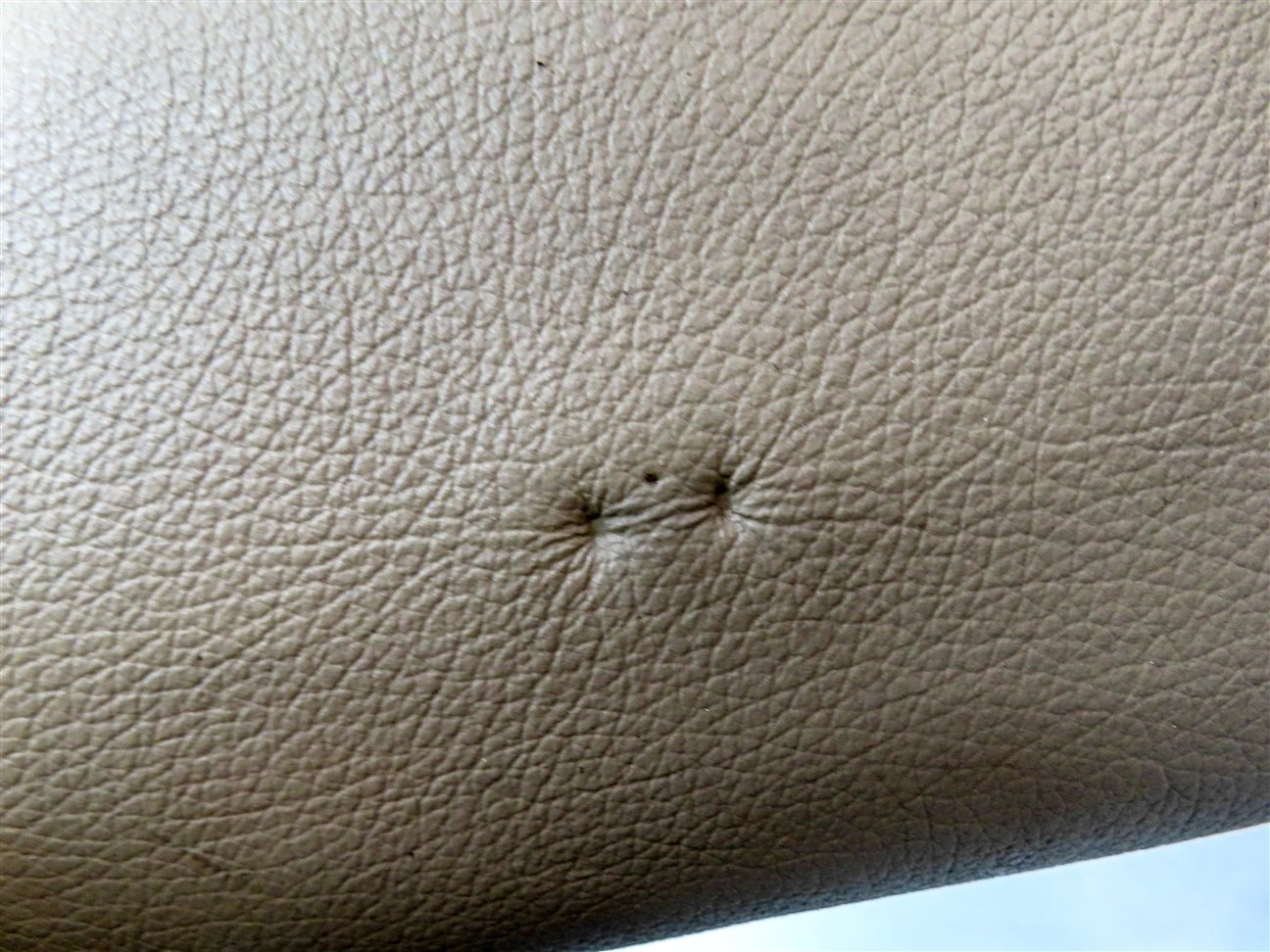 Thumbnail 8: 2015 MERCEDES GL550 (X166) REAR 2ND ROW CENTER SEAT HEADREST HEAD REST (BEIGE)