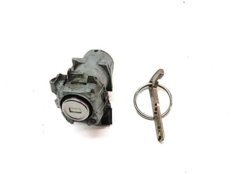 Thumbnail 2: 2015 MERCEDES GL550 (X166) FRONT LEFT DRIVER DOOR HANDLE LOCK CYLINDER w/KEY