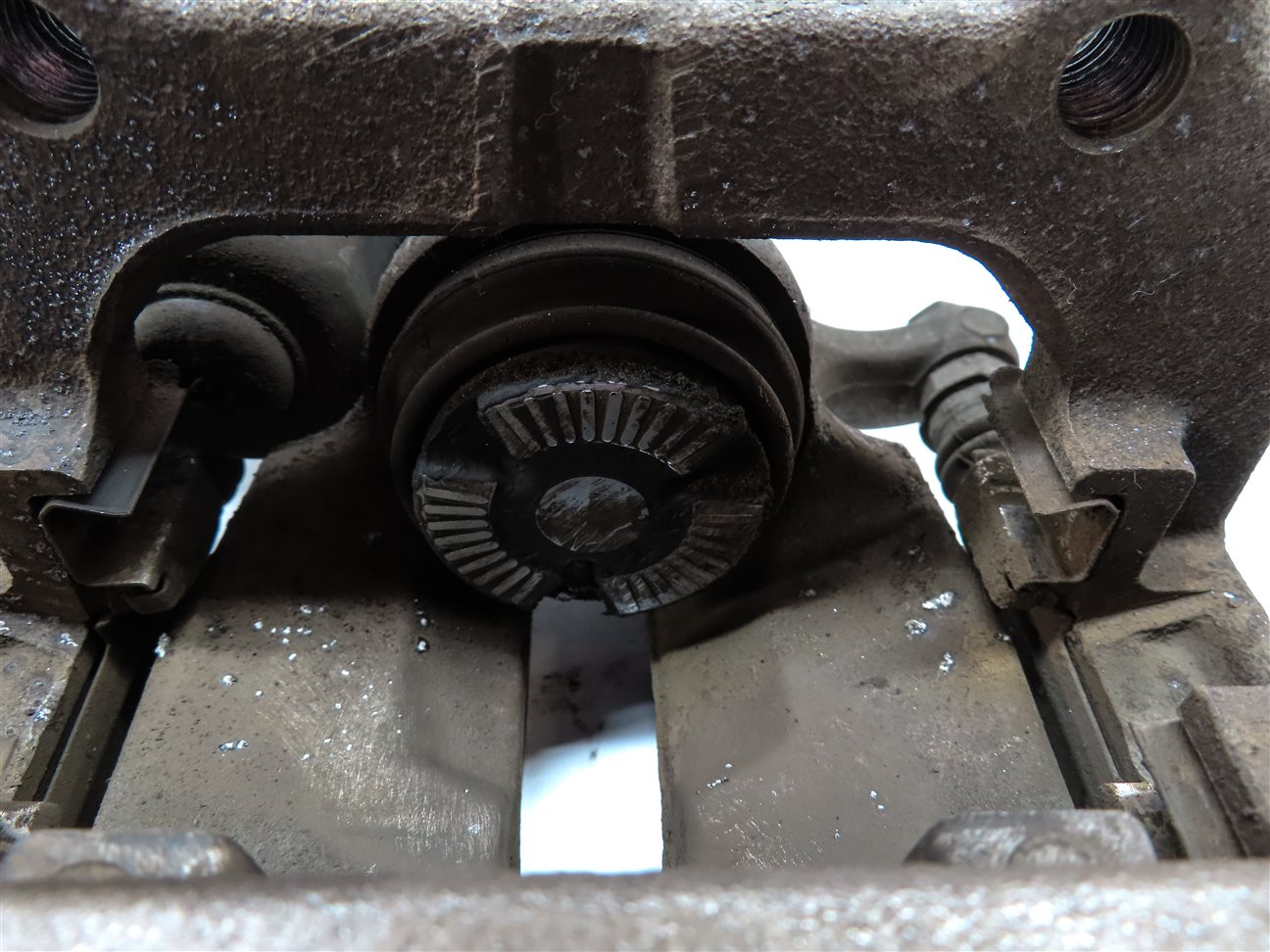 Thumbnail 7: 2013-2019 MERCEDES GL GLE GLS ML (W166 X166) LEFT REAR BRAKE CALIPER w/ ACTUATOR