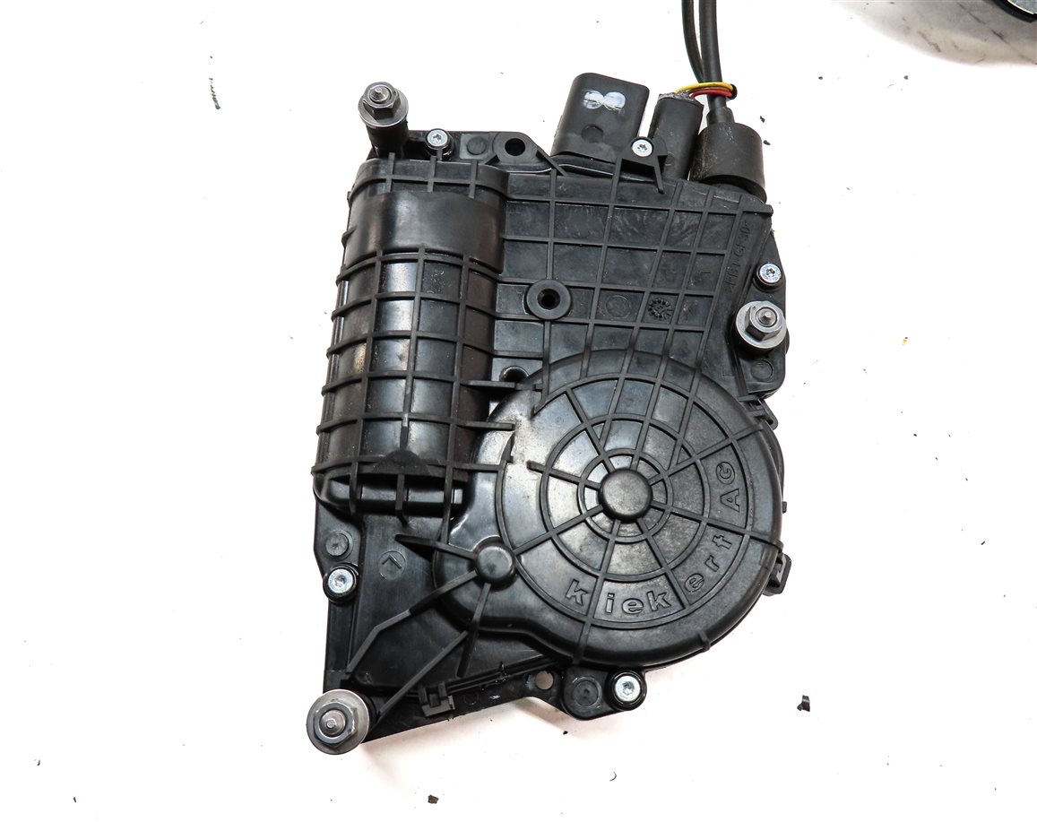 Thumbnail 6: 2011-2015 BMW 740i 750i 760i (F01) REAR RIGHT DOOR LOCK LATCH (SOFT CLOSE)